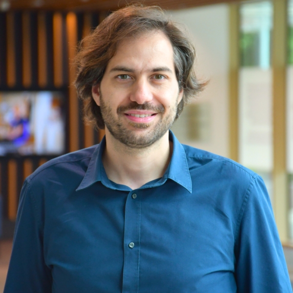 Dr Evangelos Giampazolias